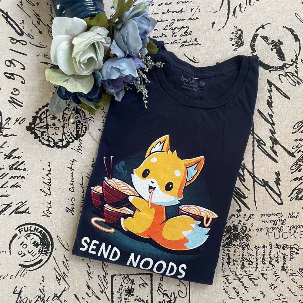 TeeTurtle Fox Sends Noods Graphic Tee Size XL